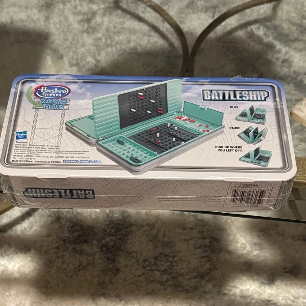 HASBRO GAMING ROAD TRIP * * BATTLESHIP * GAME with PORTABLE CASE NEW!